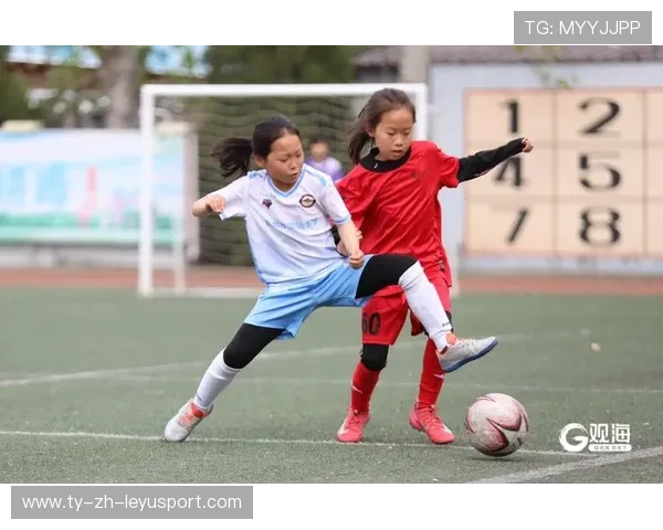 足球俱乐部加强女性青训投入以提高联赛竞争力，女子青少年足球培训班宣传资料